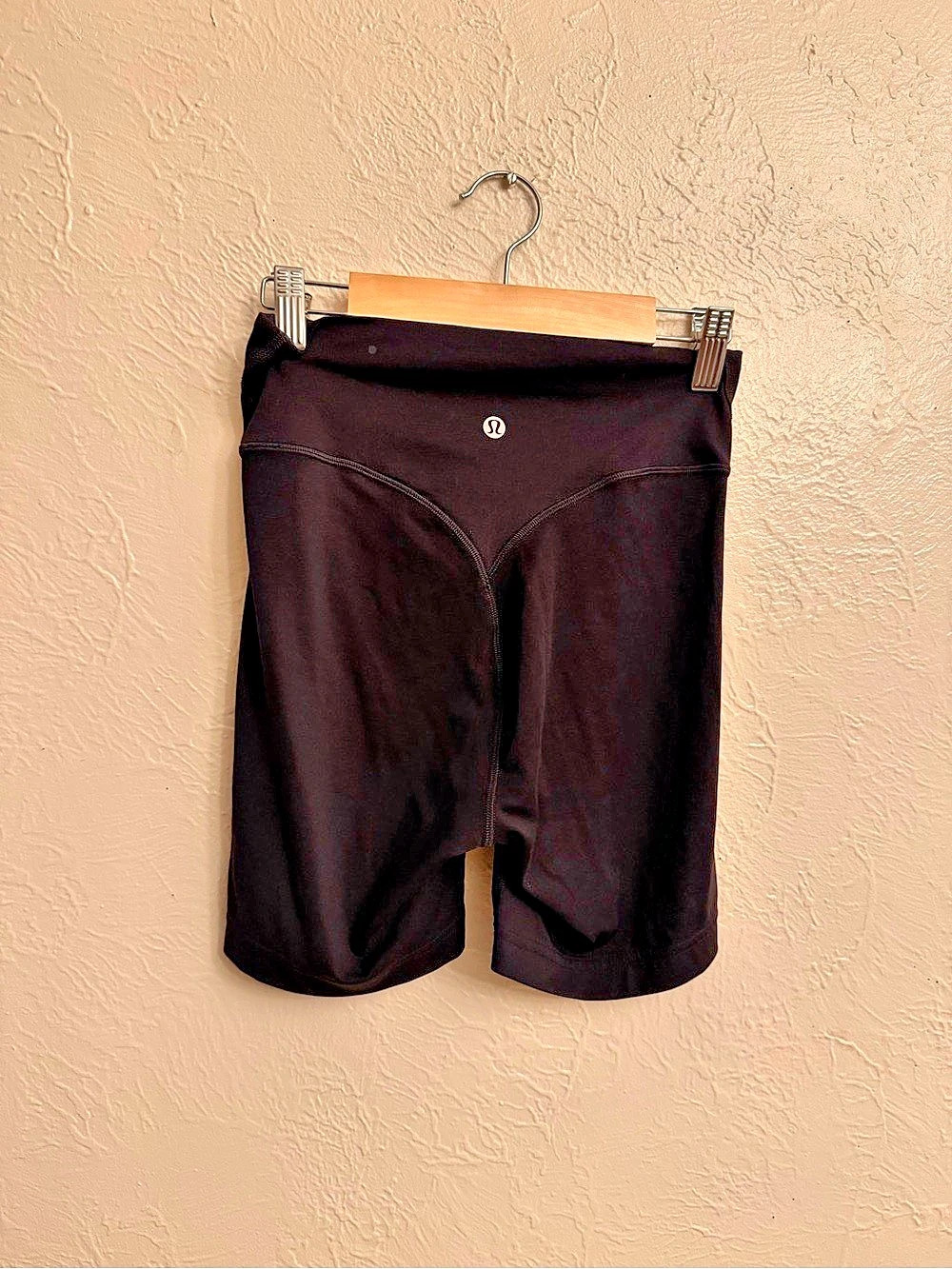 lululemon Wunder Under Bike Shorts in Black